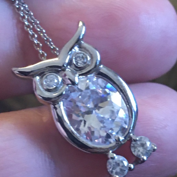 Faceted stone owl pendant on silver plated chain - Picture 6 of 8